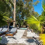 Amouage Boutique Villa *