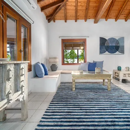 Amouage Boutique Villa *